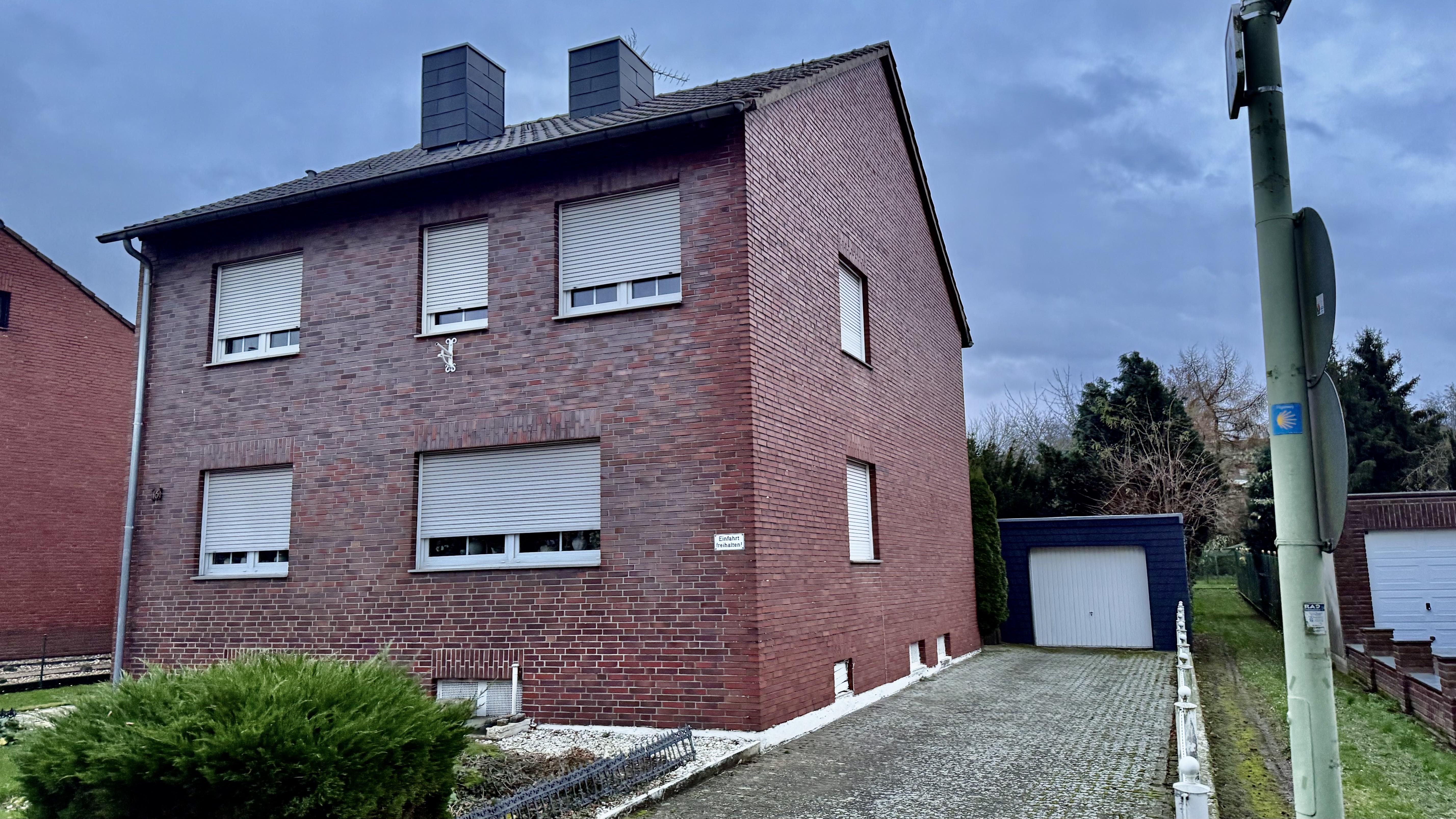 Freihstehndes Einfamilienhaus mit Garage XXL Grundstück - Bild# 3